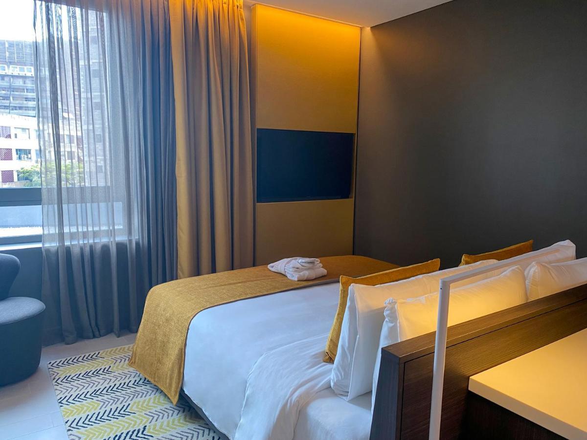 Noom Hotel Abidjan Plateau المظهر الخارجي الصورة A room at the hotel