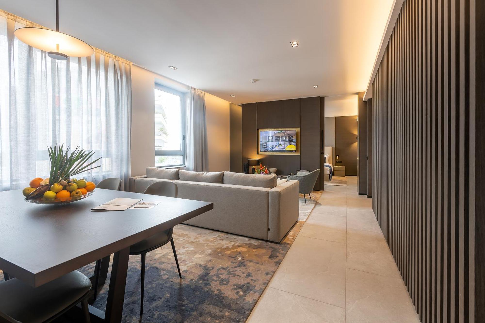 Noom Hotel Abidjan Plateau المظهر الخارجي الصورة A suite at the hotel