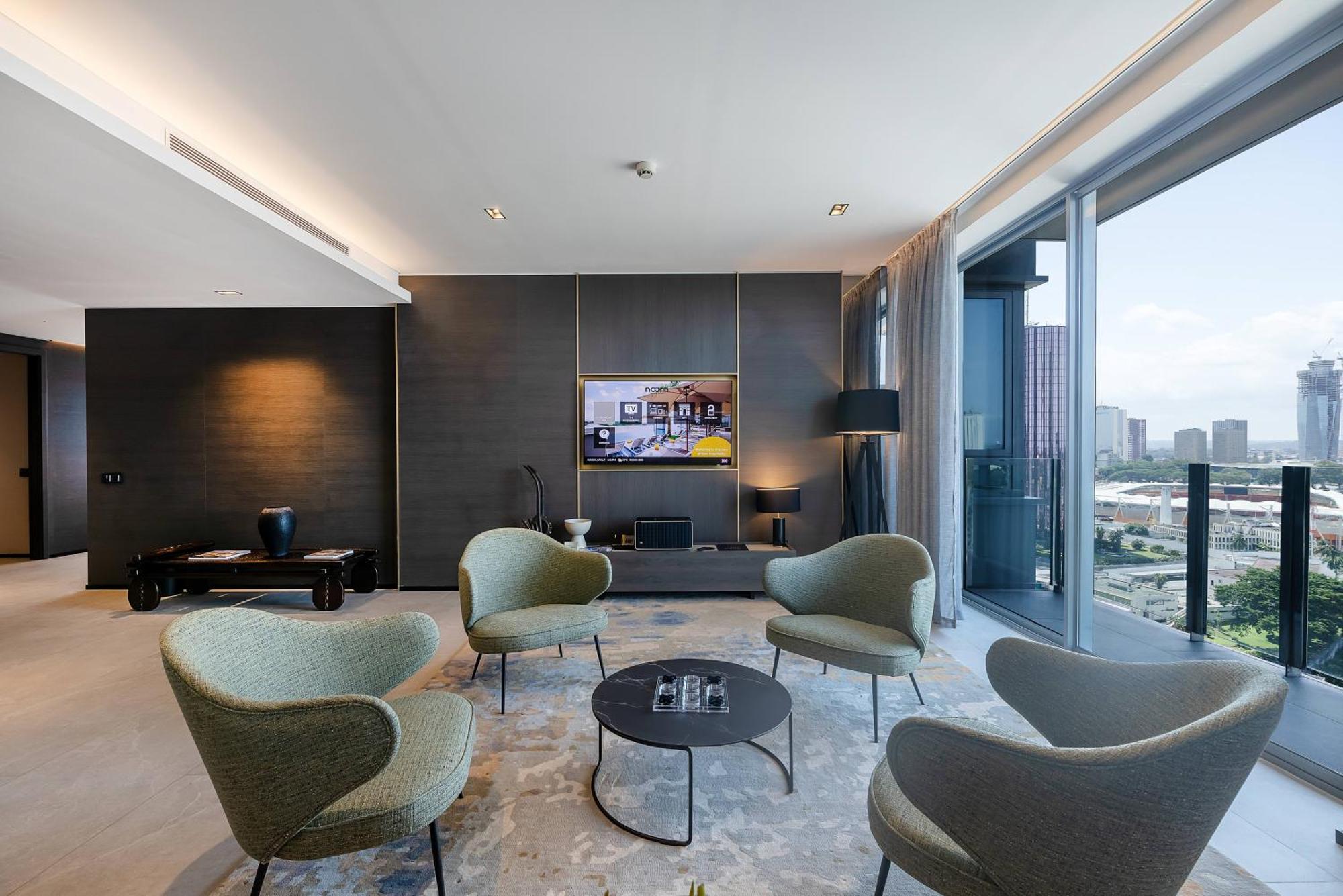 Noom Hotel Abidjan Plateau المظهر الخارجي الصورة The Club at The Landmark, Hong Kong